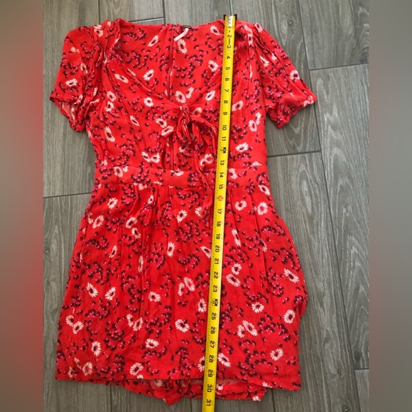 FREE PEOPLE|Vibrant red floral romper dress, mini dress•••peakaboo cutout detail - Picture 14 of 14